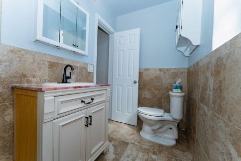 House in Pompano Beach, Florida 2 bedrooms, 100.8 sq.m. № 2044854 - photo 24