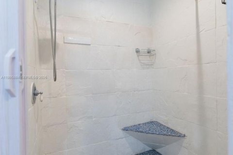 House in Pompano Beach, Florida 2 bedrooms, 100.8 sq.m. № 2044854 - photo 11