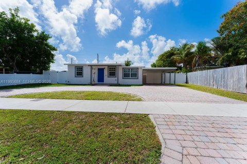 House in Pompano Beach, Florida 2 bedrooms, 100.8 sq.m. № 2044854 - photo 2