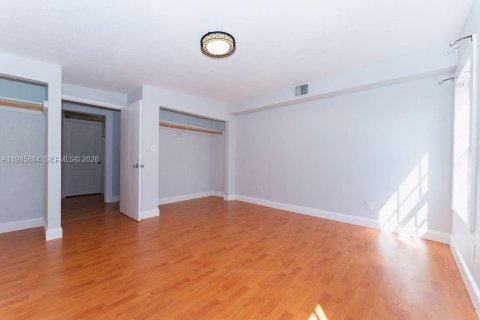 House in Pompano Beach, Florida 2 bedrooms, 100.8 sq.m. № 2044854 - photo 17