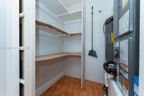 House in Pompano Beach, Florida 2 bedrooms, 100.8 sq.m. № 2044854 - photo 21