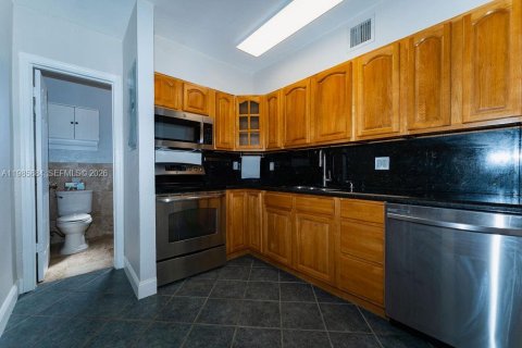 House in Pompano Beach, Florida 2 bedrooms, 100.8 sq.m. № 2044854 - photo 30