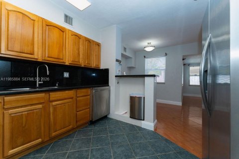 House in Pompano Beach, Florida 2 bedrooms, 100.8 sq.m. № 2044854 - photo 23