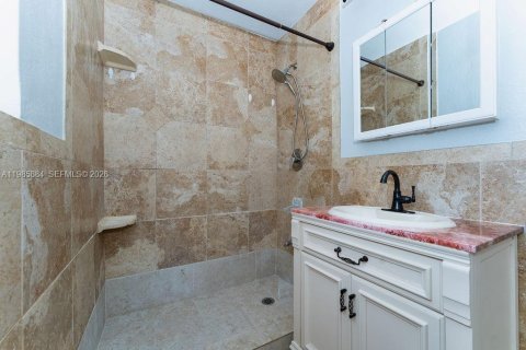 House in Pompano Beach, Florida 2 bedrooms, 100.8 sq.m. № 2044854 - photo 28