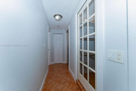 House in Pompano Beach, Florida 2 bedrooms, 100.8 sq.m. № 2044854 - photo 25