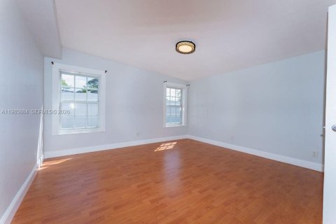 House in Pompano Beach, Florida 2 bedrooms, 100.8 sq.m. № 2044854 - photo 14