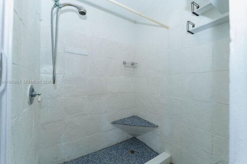 House in Pompano Beach, Florida 2 bedrooms, 100.8 sq.m. № 2044854 - photo 15