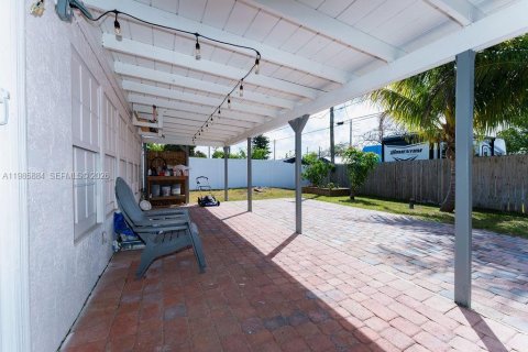 House in Pompano Beach, Florida 2 bedrooms, 100.8 sq.m. № 2044854 - photo 9