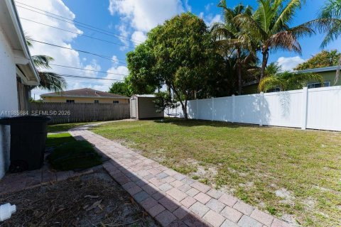 House in Pompano Beach, Florida 2 bedrooms, 100.8 sq.m. № 2044854 - photo 5