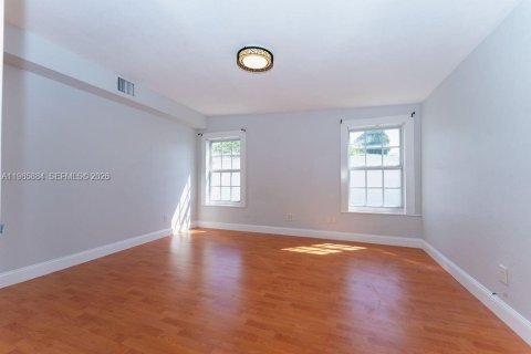 House in Pompano Beach, Florida 2 bedrooms, 100.8 sq.m. № 2044854 - photo 19