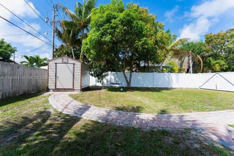 House in Pompano Beach, Florida 2 bedrooms, 100.8 sq.m. № 2044854 - photo 7