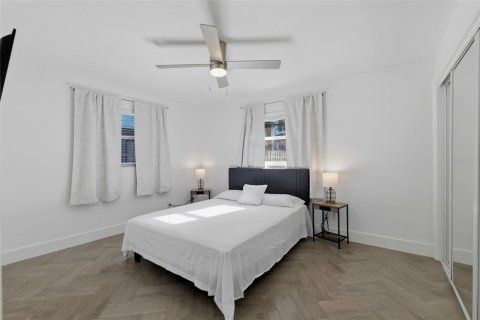 House in Redington Shores, Florida 2 bedrooms, 89.28 sq.m. № 2232165 - photo 19