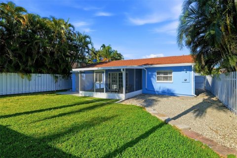 House in Redington Shores, Florida 2 bedrooms, 89.28 sq.m. № 2232165 - photo 26