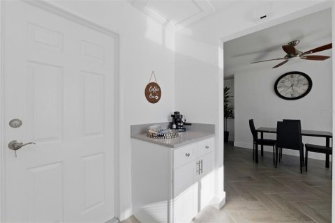 House in Redington Shores, Florida 2 bedrooms, 89.28 sq.m. № 2232165 - photo 16