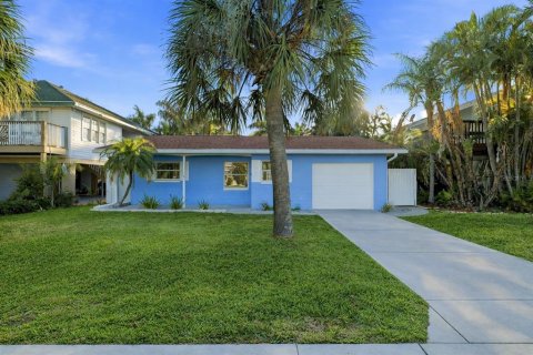 House in Redington Shores, Florida 2 bedrooms, 89.28 sq.m. № 2232165 - photo 2