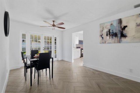House in Redington Shores, Florida 2 bedrooms, 89.28 sq.m. № 2232165 - photo 17