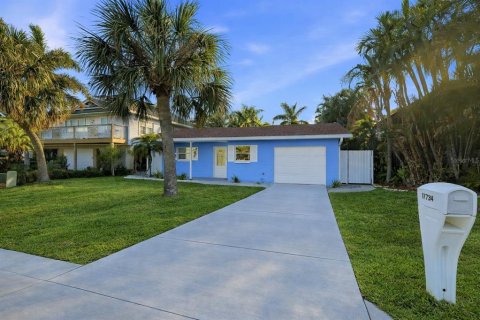 House in Redington Shores, Florida 2 bedrooms, 89.28 sq.m. № 2232165 - photo 6