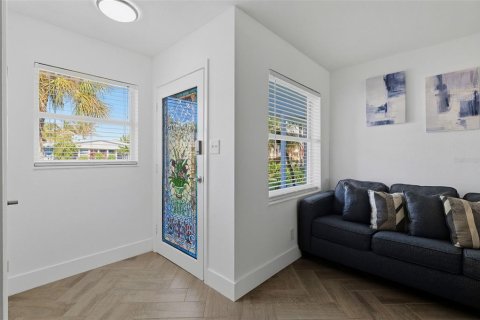 House in Redington Shores, Florida 2 bedrooms, 89.28 sq.m. № 2232165 - photo 7