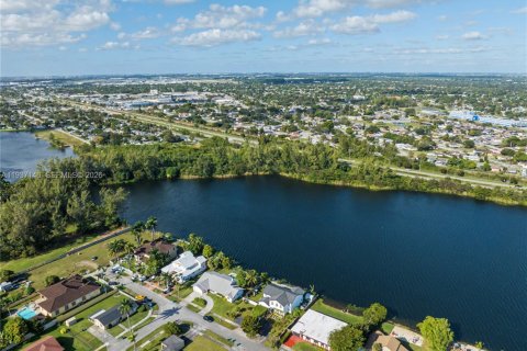 Купить виллу или дом в Майами, Флорида 4 спальни, 369.47м2, № 1995293 - фото 15