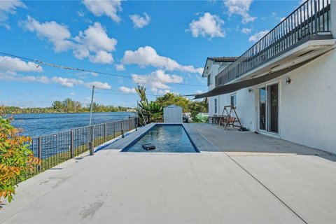 Купить виллу или дом в Майами, Флорида 4 спальни, 369.47м2, № 1995293 - фото 21