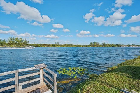 Купить виллу или дом в Майами, Флорида 4 спальни, 369.47м2, № 1995293 - фото 22