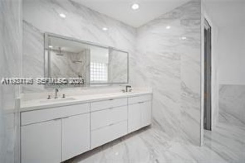 Купить виллу или дом в Майами, Флорида 4 спальни, 369.47м2, № 1995293 - фото 8