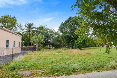 Terreno en venta en West Palm Beach, Florida № 961658 - foto 1