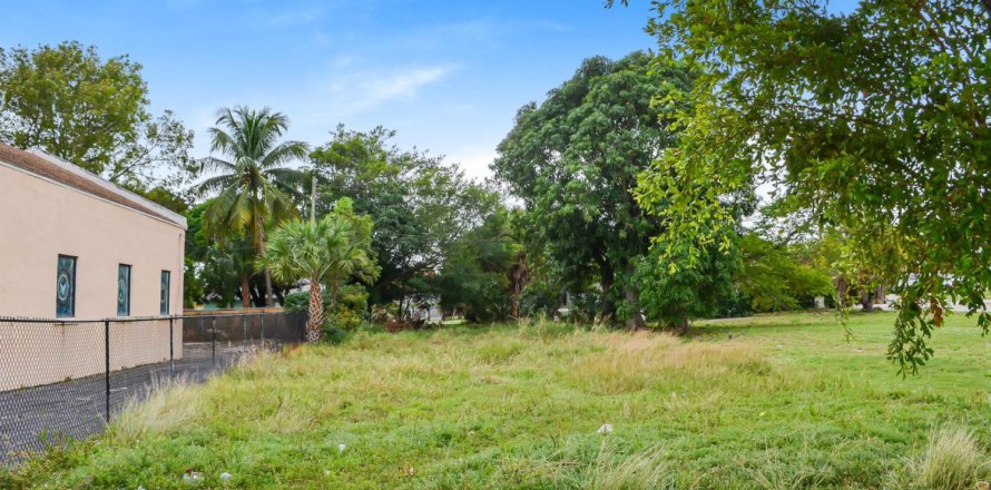 Terreno en West Palm Beach, Florida № 961658