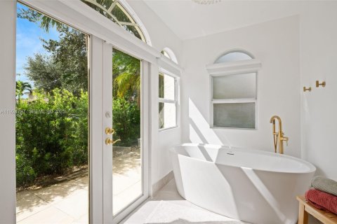 Casa en venta en Boca Raton, Florida, 5 dormitorios, 279.08 m2 № 1984163 - foto 10