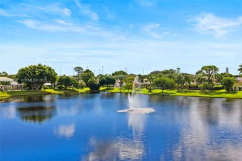 Casa en venta en Boca Raton, Florida, 5 dormitorios, 279.08 m2 № 1984163 - foto 2