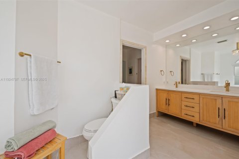 Casa en venta en Boca Raton, Florida, 5 dormitorios, 279.08 m2 № 1984163 - foto 9