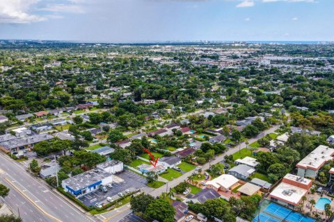 House in Oakland Park, Florida 2 bedrooms, 119.38 sq.m. № 722607 - photo 1