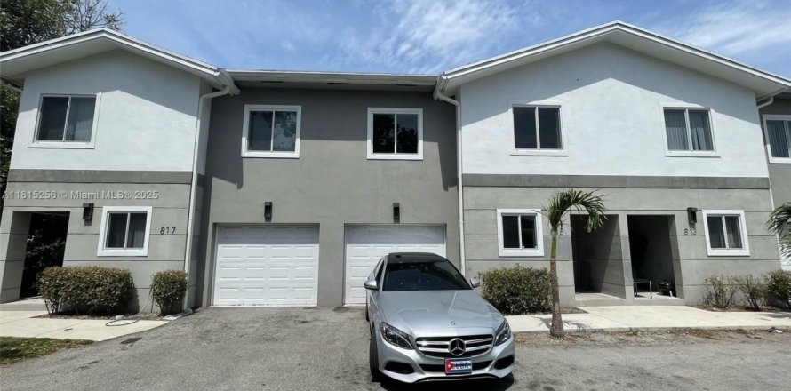 Adosado en Fort Lauderdale, Florida 3 dormitorios, 95.88 m2 № 2023199