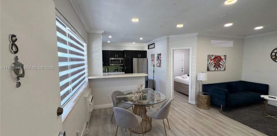 Casa en Bay Harbor Islands, Florida 2 dormitorios, 71.53 m2 № 2048155