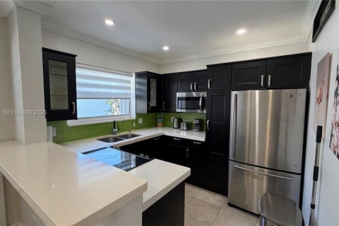 Casa en alquiler en Bay Harbor Islands, Florida, 2 dormitorios, 71.53 m2 № 2048155 - foto 4