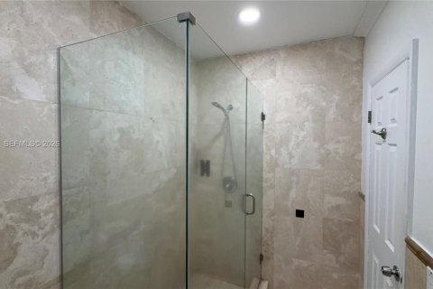 Casa en alquiler en Bay Harbor Islands, Florida, 2 dormitorios, 71.53 m2 № 2048155 - foto 11