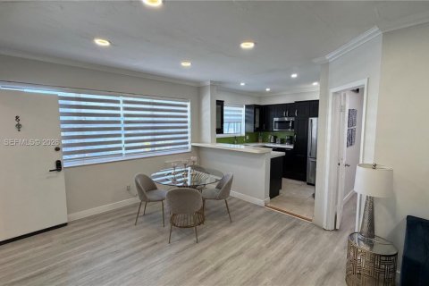 Casa en alquiler en Bay Harbor Islands, Florida, 2 dormitorios, 71.53 m2 № 2048155 - foto 3