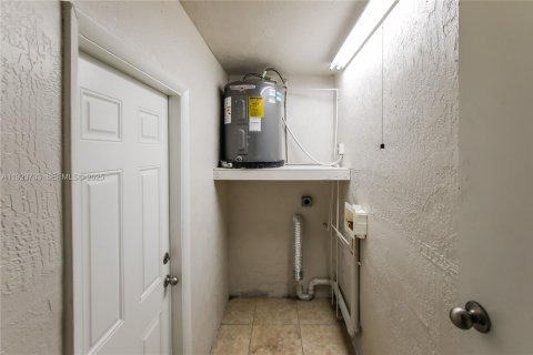 Villa ou maison à louer à Oakland Park, Floride: 2 chambres, 76.92 m2 № 1982114 - photo 13