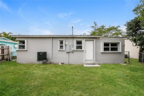 Villa ou maison à louer à Oakland Park, Floride: 2 chambres, 76.92 m2 № 1982114 - photo 15