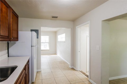 Villa ou maison à louer à Oakland Park, Floride: 2 chambres, 76.92 m2 № 1982114 - photo 8