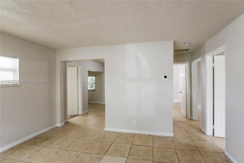 Villa ou maison à louer à Oakland Park, Floride: 2 chambres, 76.92 m2 № 1982114 - photo 3