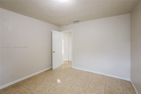 Villa ou maison à louer à Oakland Park, Floride: 2 chambres, 76.92 m2 № 1982114 - photo 9