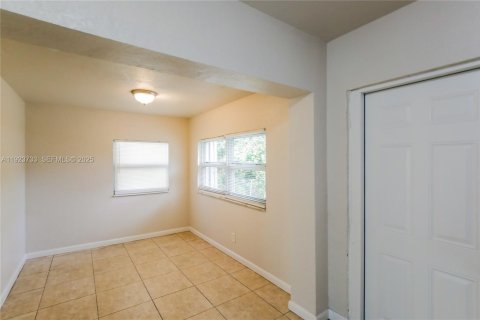 Villa ou maison à louer à Oakland Park, Floride: 2 chambres, 76.92 m2 № 1982114 - photo 6