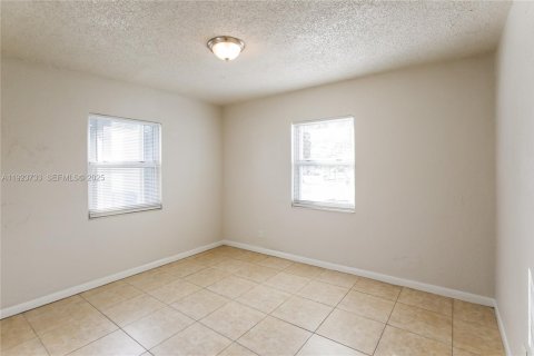 Villa ou maison à louer à Oakland Park, Floride: 2 chambres, 76.92 m2 № 1982114 - photo 10