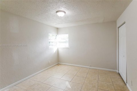 Villa ou maison à louer à Oakland Park, Floride: 2 chambres, 76.92 m2 № 1982114 - photo 11