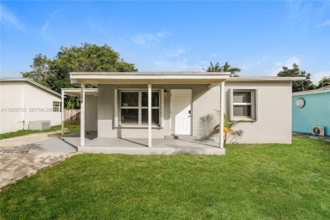 Villa ou maison à louer à Oakland Park, Floride: 2 chambres, 76.92 m2 № 1982114 - photo 1