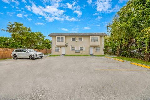 Propiedad comercial en venta en Fort Lauderdale, Florida, 441.56 m2 № 1817176 - foto 3