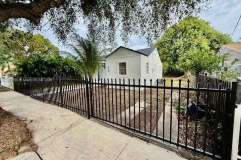 Villa ou maison à louer à Miami, Floride: 3 chambres, 95.22 m2 № 1965365 - photo 13