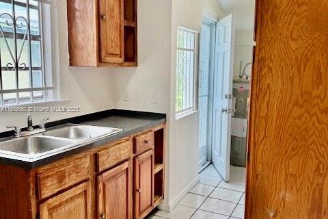 Villa ou maison à louer à Miami, Floride: 3 chambres, 95.22 m2 № 1965365 - photo 6