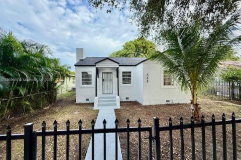 Villa ou maison à louer à Miami, Floride: 3 chambres, 95.22 m2 № 1965365 - photo 1